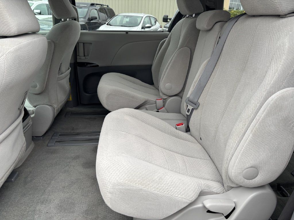 Used 2013 Toyota Sienna LE w/ Towing Pkg FWD image 23