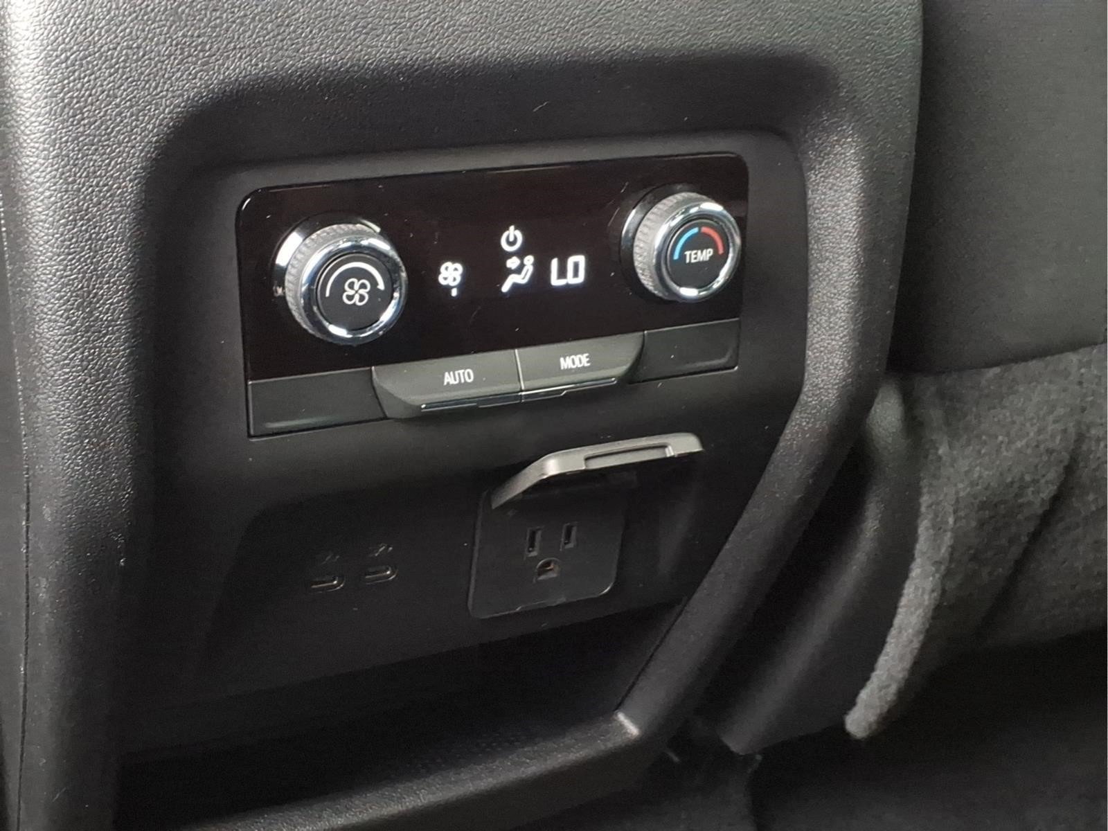 Used 2026 Chevrolet Traverse LT w/ Driver Confidence Package FWD image 20