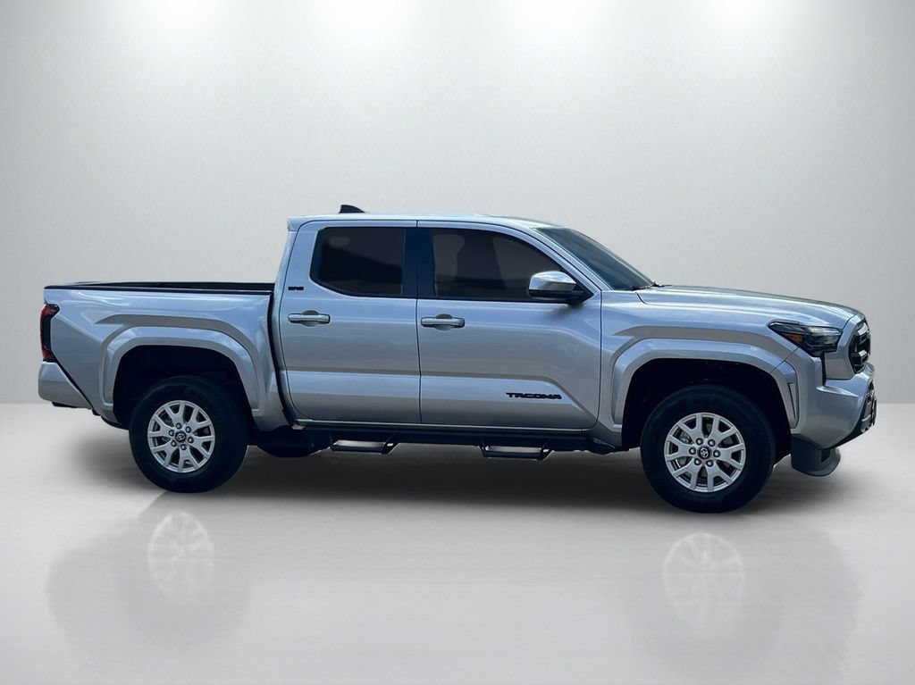 Certified 2025 Toyota Tacoma SR5 AWD/4WD image 4