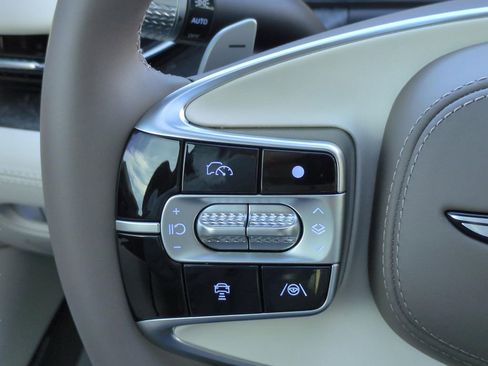 Used 2025 Genesis G90 3.5T image 22