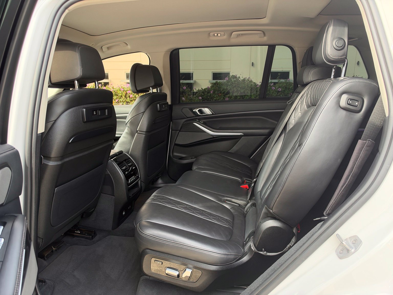 Used 2020 BMW X7 xDrive40i w/ Premium Package AWD/4WD image 16