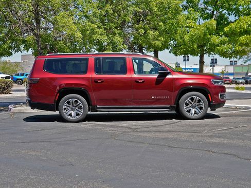 Used 2023 Jeep Wagoneer L Series II RWD image 10
