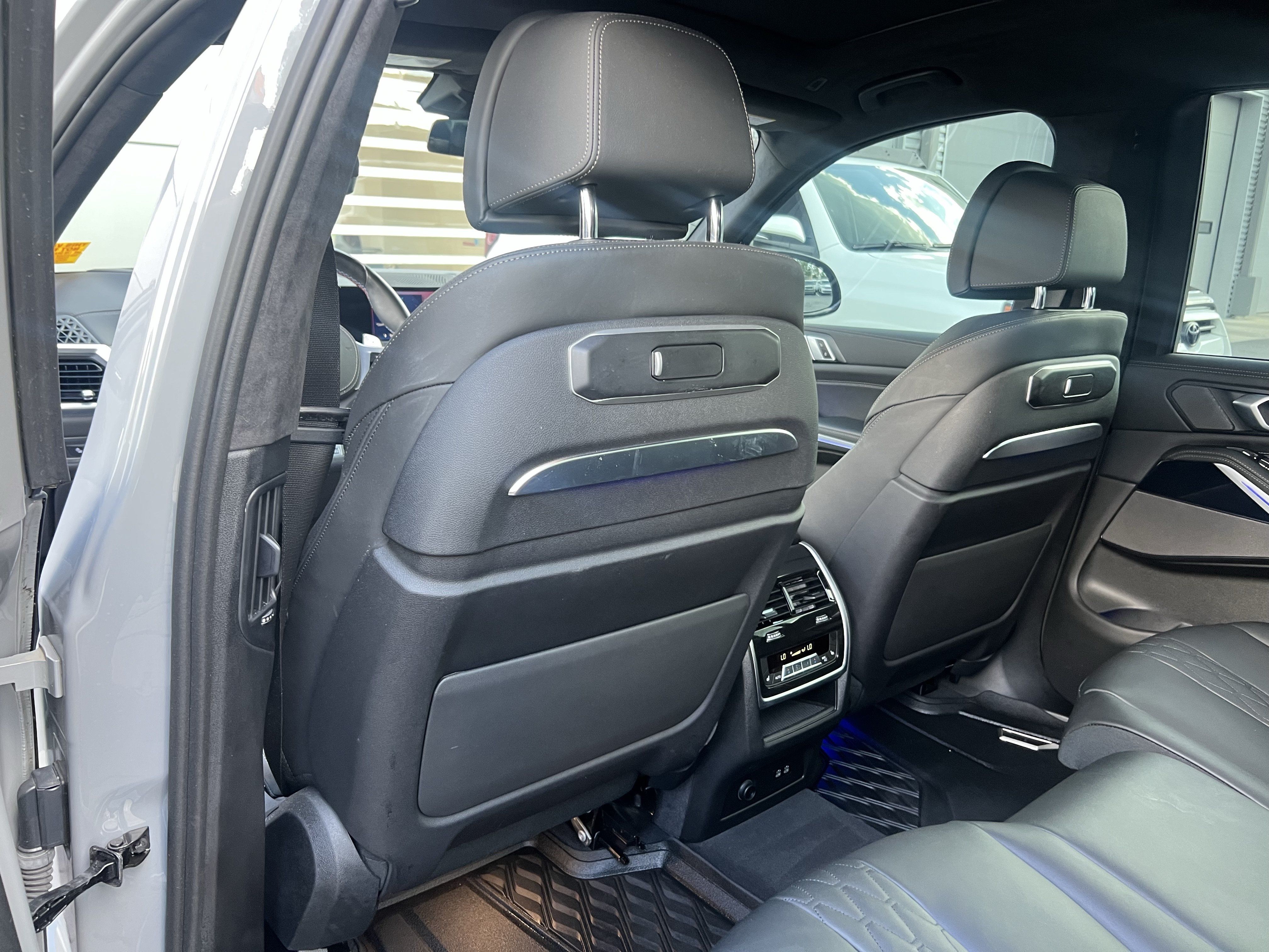 Used 2024 BMW X7 M60i w/ Executive Package AWD/4WD image 34