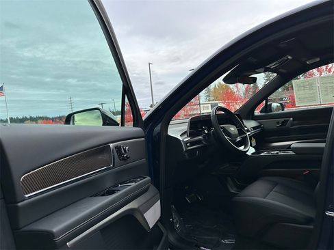 Used 2026 Cadillac Vistiq Sport image 21