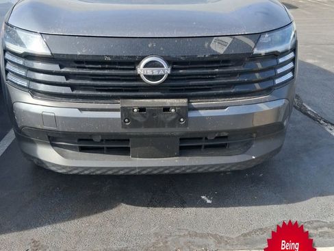 Used 2025 Nissan Kicks SV image 1