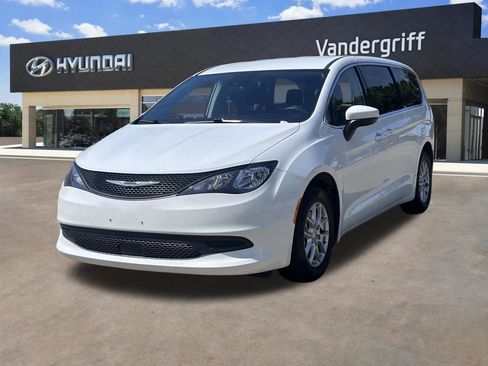 Used 2023 Chrysler Voyager LX FWD image 6