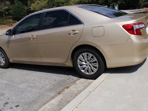 Used 2012 Toyota Camry LE image 14