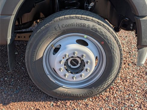 New 2026 Ford F550 4x4 Regular Cab Super Duty image 5