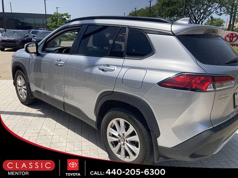Used 2022 Toyota Corolla Cross LE AWD/4WD image 2