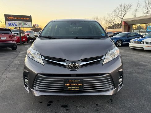 Used 2019 Toyota Sienna XLE image 8
