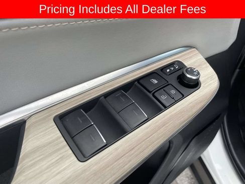 Used 2023 Toyota Venza Limited AWD/4WD image 19