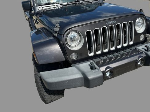 Used 2017 Jeep Wrangler Unlimited Sahara AWD/4WD image 40