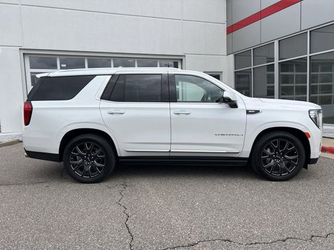 Used 2024 GMC Yukon Denali w/ Advanced Technology Package AWD/4WD image 7