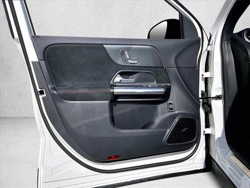 Used 2025 Mercedes-Benz GLA 250 image 18