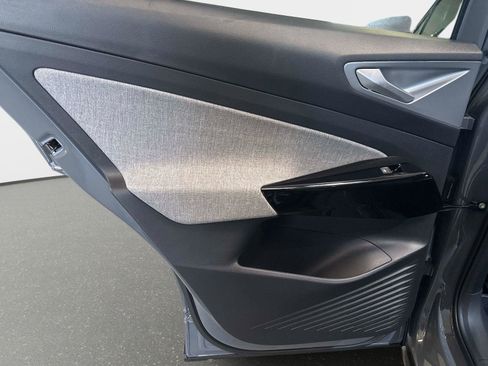 New 2025 Volkswagen ID.4 Pro image 11