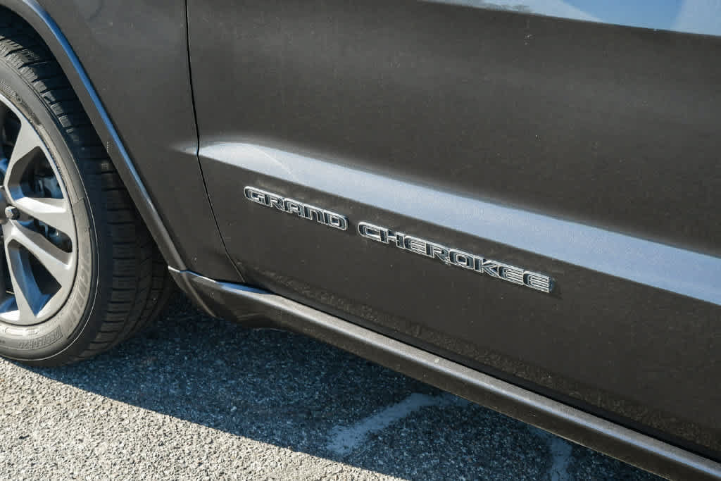 Used 2017 Jeep Grand Cherokee Overland RWD image 6