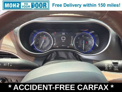 Used 2019 Chrysler Pacifica Limited w/ Advanced Safetytec Group FWD image 17