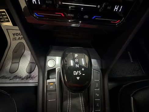 Used 2022 Volkswagen Tiguan SEL R-Line image 20