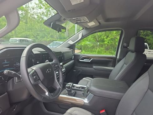 Used 2025 Chevrolet Silverado 1500 LT Trail Boss w/ Convenience Package II AWD/4WD image 13