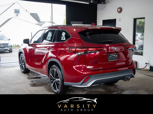 Used 2022 Toyota Highlander XSE FWD image 6