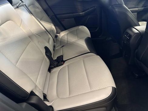 Used 2025 Ford Escape SE image 9