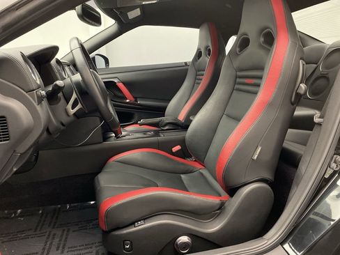Used 2013 Nissan GT-R Black Edition image 9