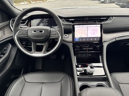 New 2025 Jeep Grand Cherokee L Limited image 21