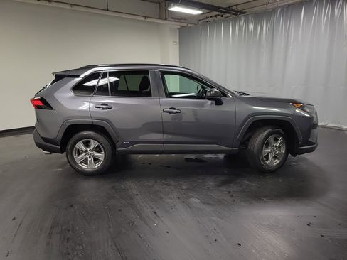 Used 2022 Toyota RAV4 LE AWD/4WD image 9