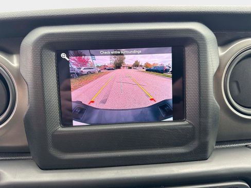 Used 2023 Jeep Gladiator Sport image 24