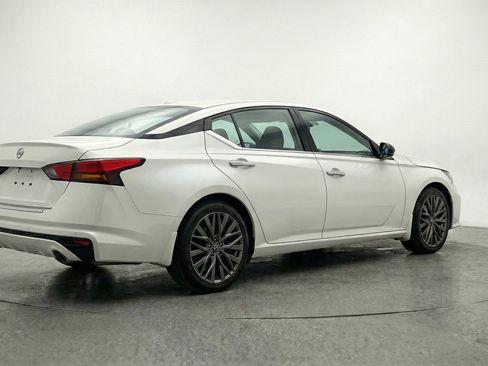 Used 2025 Nissan Altima 2.5 SV image 9