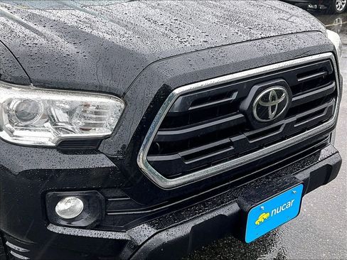 Used 2019 Toyota Tacoma SR5 AWD/4WD image 32