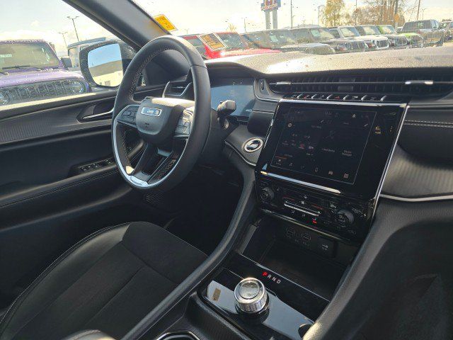 Used 2024 Jeep Grand Cherokee L Altitude AWD/4WD image 10