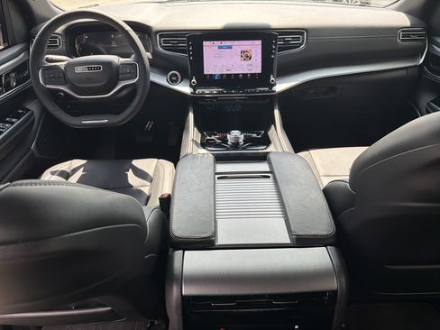 Used 2024 Jeep Wagoneer Series II AWD/4WD image 4