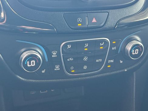 Used 2022 Chevrolet Equinox RS w/ RS Leather Package FWD image 18