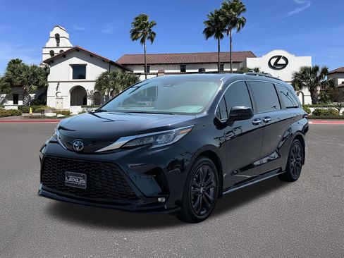 Used 2024 Toyota Sienna XSE FWD image 5