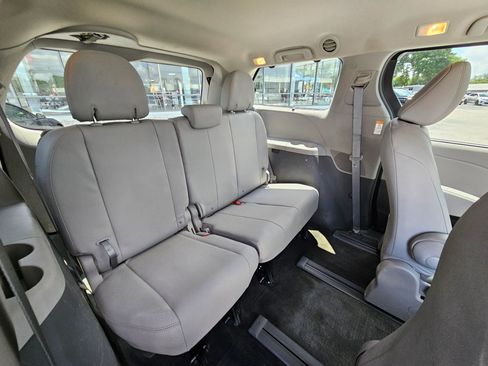 Used 2017 Toyota Sienna XLE AWD/4WD image 11