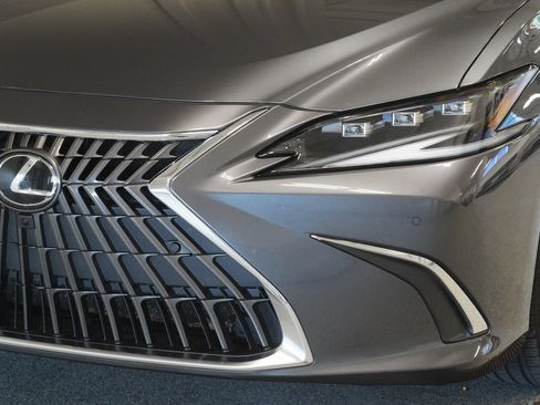 Used 2023 Lexus ES 350 Ultra Luxury w/ Accessory Package (Z2) FWD image 6
