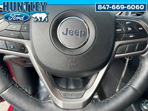 Used 2019 Jeep Cherokee Latitude w/ Cold Weather Group AWD/4WD image 42