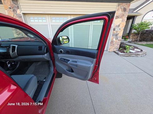Used 2015 Toyota Tacoma 4x4 Double Cab w/ TRD Sport Package image 22