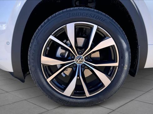 New 2026 Volkswagen Atlas Cross Sport SEL Premium R-Line AWD/4WD image 12