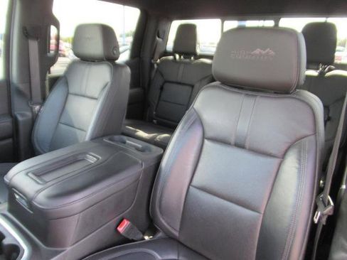 Used 2019 Chevrolet Silverado 1500 High Country w/ Technology Package image 18