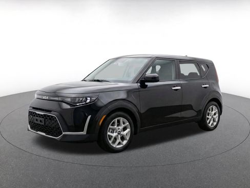 Used 2025 Kia Soul LX w/ LX Technology Package FWD image 3