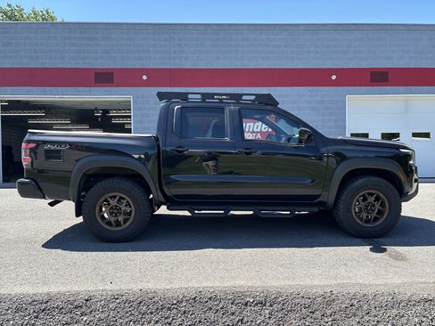 Used 2022 Nissan Frontier PRO-4X w/ Pro-4X Premium Package AWD/4WD image 2