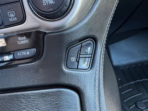 Used 2015 GMC Yukon Denali w/ Premium Package AWD/4WD image 32