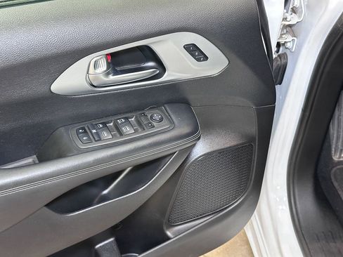 Certified 2022 Chrysler Pacifica Touring-L w/ S Appearance Package image 24