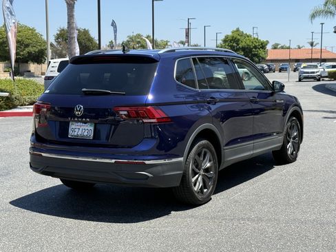 Used 2023 Volkswagen Tiguan SE w/ Panoramic Sunroof Package FWD image 6