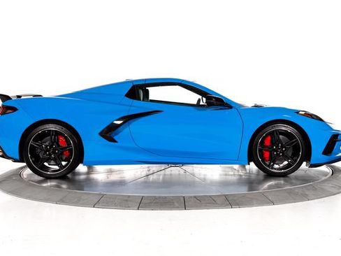 Used 2021 Chevrolet Corvette Stingray Convertible w/ Z51 Performance Package RWD image 7