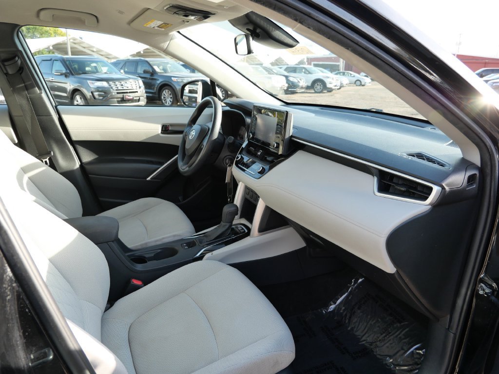 Used 2022 Toyota Corolla Cross L AWD/4WD image 10