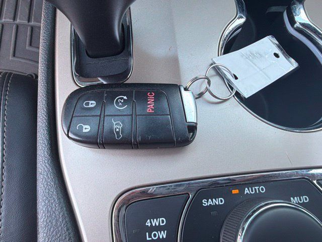 Used 2015 Jeep Grand Cherokee Limited AWD/4WD image 28