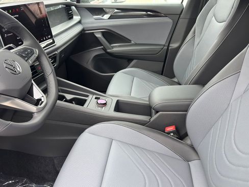 New 2026 Volkswagen Tiguan SE R-Line image 10